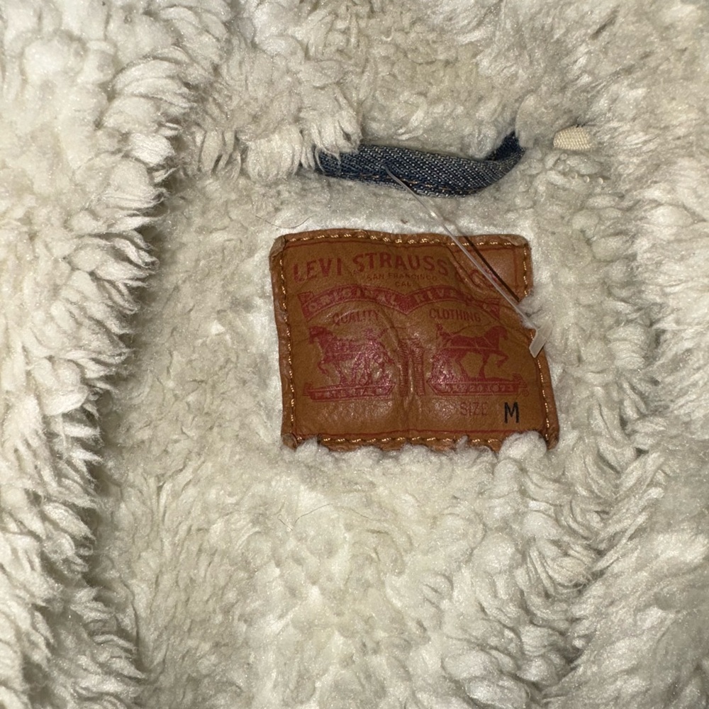 Vintage Levi’s Cropped Fuzzy Denim Jacket - Picture 4 of 4